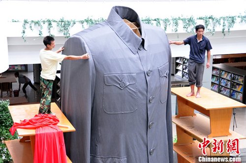 纪念辛亥百年超大型中山装亮相宁波浙江(2)大力钳图纸图片