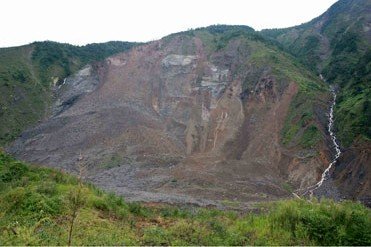 绵阳唐家山堰塞湖发生较大面积山体滑坡