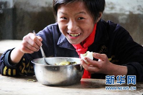 【中国网事】为了4000多个孩子的免费午餐-