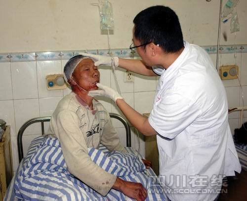 阿坝客车坠崖续 成都加强马尔康线安全检查_热