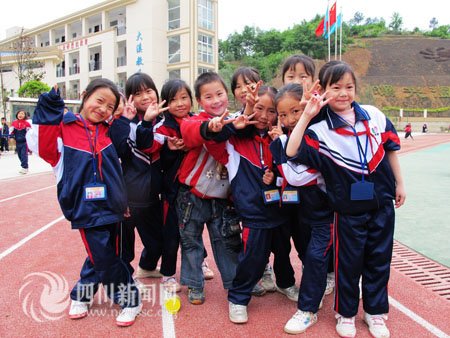 校园里花儿朵朵 在震后两周年美丽绽放_新闻滚