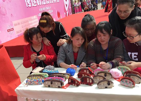 成都传递有温度的亲情妇女节主题活动举行(