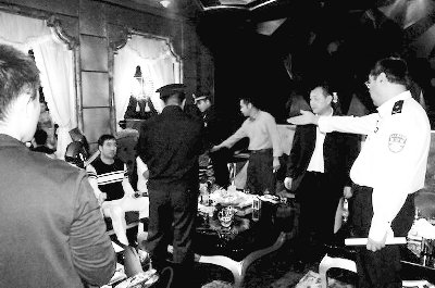 兰州:重拳扫黄 抓获百余名陪侍女（组图）