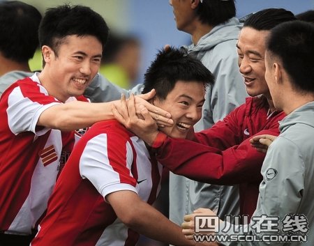 成足主场4:0大胜安徽 重返积分榜第二(图)_四川