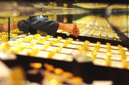 国际金价盘中再创新高 黄金白银有望击败股市