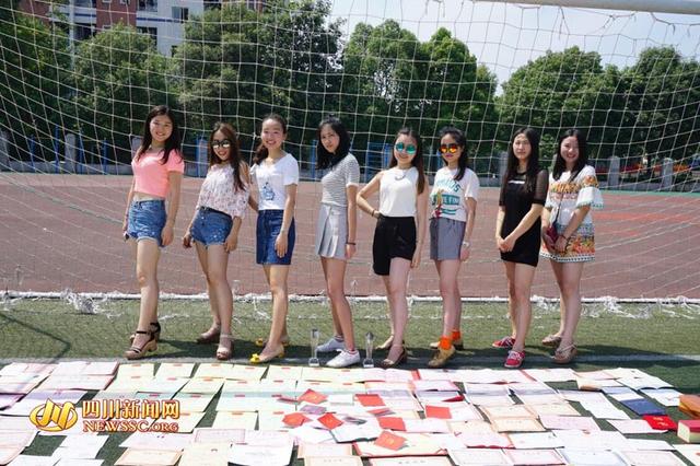 自贡一大学寝室8女生 大学期间获130多张证书