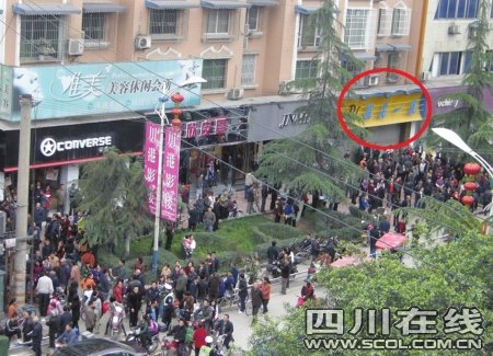 夹江某亿万富翁理发店内遭枪击 凶手饮弹自尽