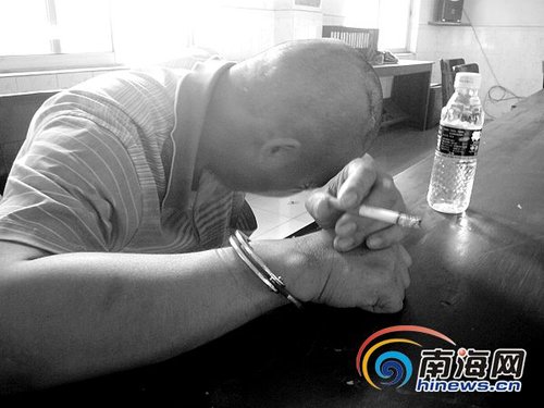 海南5岁女童被虐骨折<em>处女膜破裂</em> 警方通缉施虐