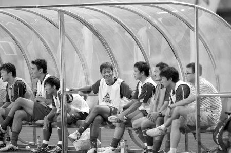 比分0:1南京有有没丢脸 观众100人惨淡球市丢