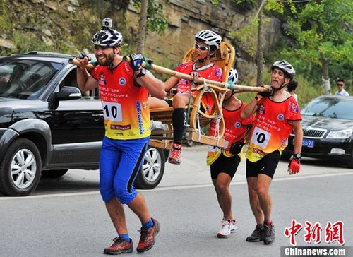 当地特色项目抬<em>滑竿</em>