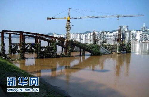 国道318线四川渠县段 洪水冲毁大桥(组图)_热