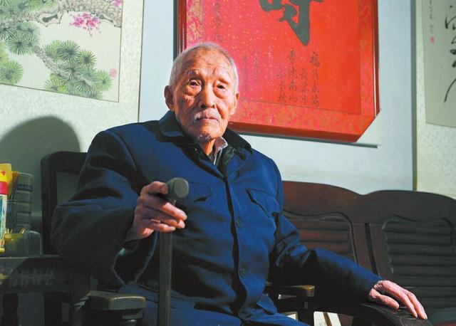 成都101岁抗战老兵"归队" 晚年常念叨抗战