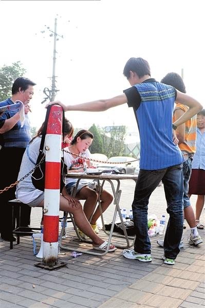 记者暗访:冒牌旅行社组团发横财 游客权益无保