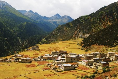 稻城亚丁总体规划通过评审 明年飞去看风景