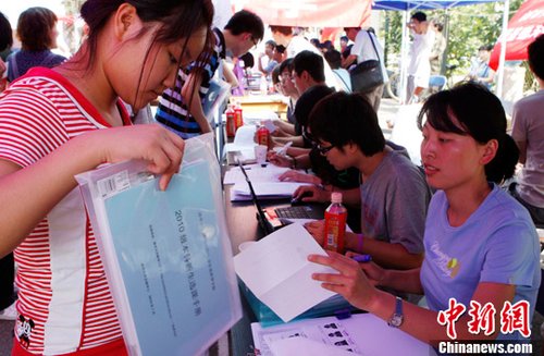 清华大学新生入学报到(组图)