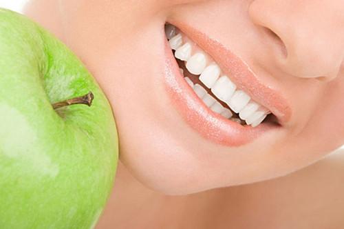 蔬菜水果口香糖 告诉你究竟吃什么可以美白牙