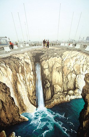 德艺术家莫斯科街头创3d瀑布为雾都送清凉