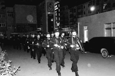 兰州:重拳扫黄 抓获百余名陪侍女（组图）