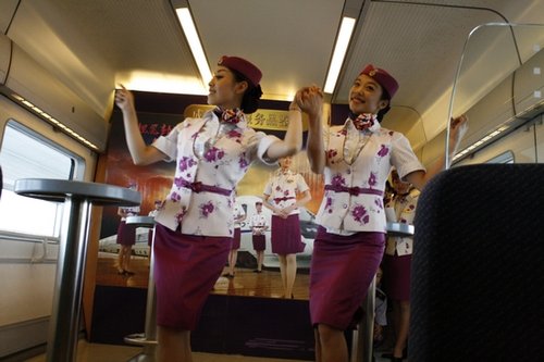 大成网友品鉴成灌快铁服务 看最美<em>动妹</em>展示十