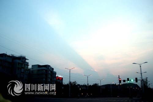 自贡惊现天路天象奇观(组图)