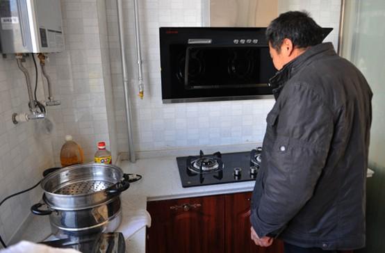 南山集团承建黄山馆新区入户 回迁村民喜领钥