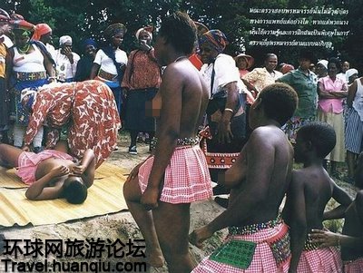 祖鲁族<em>处女</em>排队受检 合格<em>女孩</em>领<em>处女</em>证_大成