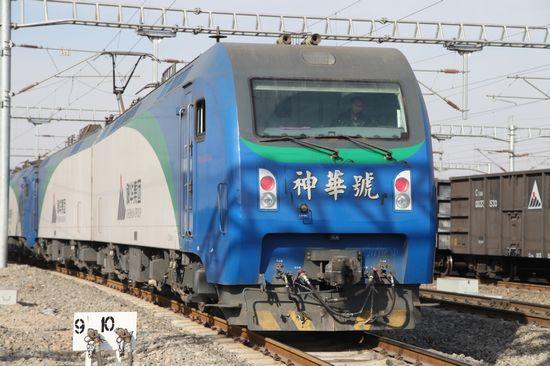神朔铁路KM98系列万吨组合试验列车顺利开行_大成网_腾讯网