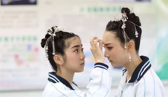 正青春正耀眼 百年盐中第29届艺术节