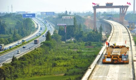 建设中的成绵乐城际铁路(资料图片)