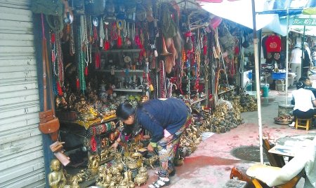 旺苍古墓盗掘案:古玩商定目标 雇盗墓者下手