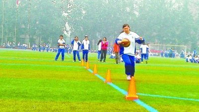 北京学校运动会重度污染天照常开引家长不满