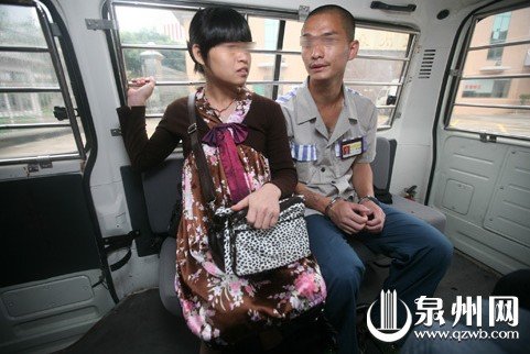 服刑囚犯与怀孕女友领结婚证 干警陪同见证