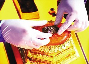 佛顶骨舍利今起可供信众瞻拜 为期1个月门票每