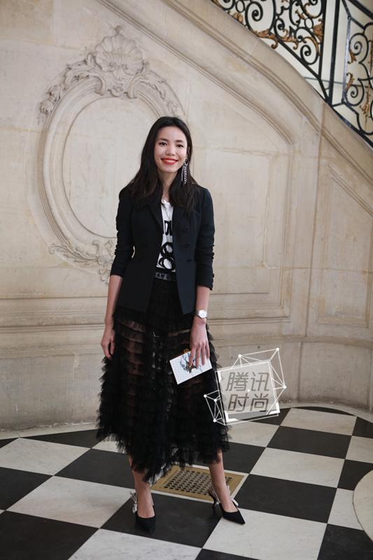 2017穿搭心经 她们说今年衣柜就缺这一个颜色