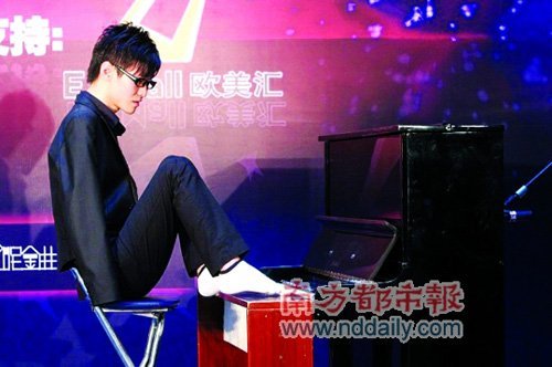 中国达人秀断臂钢琴家刘伟