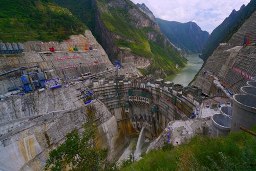 雅砻江锦屏一级水电站建设创造了十个世界第一