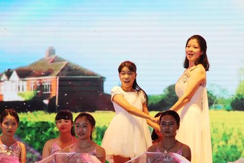 成都郫县希望职业学校举办第32个教师节暨迎新生晚会