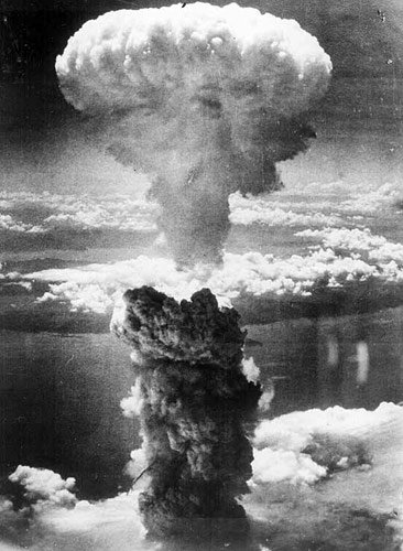 背景资料:广岛遭原子弹攻击事件