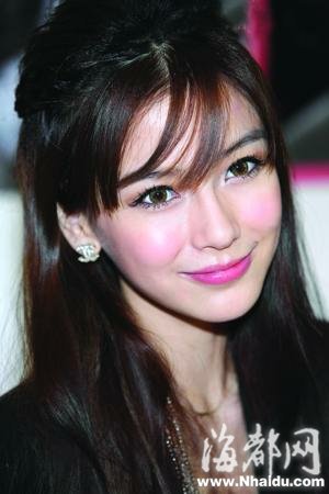 嫩模拼<em>暴露</em>惨遭围剿 涉嫌色情交易被骂像妓女