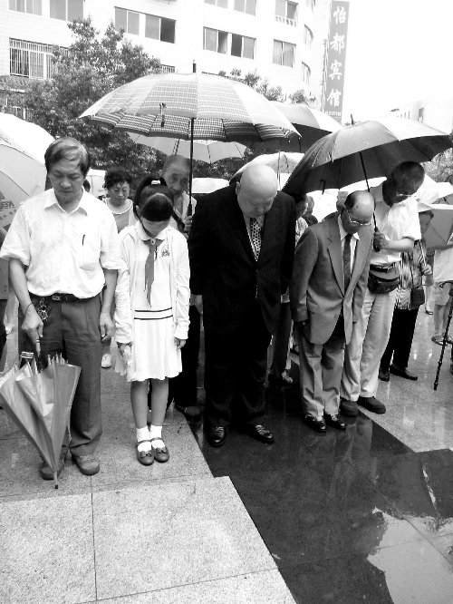 纪念8.19大轰炸71周年 拉响防空警报