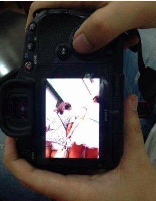 网曝川音现偷拍男 游走偷拍<em>女生裙底</em>(图)_大