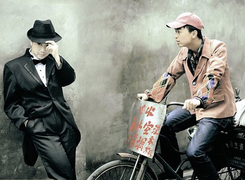 图文:<em>芙蓉姐姐</em>反串出演 戴礼帽贴胡子帅气十足