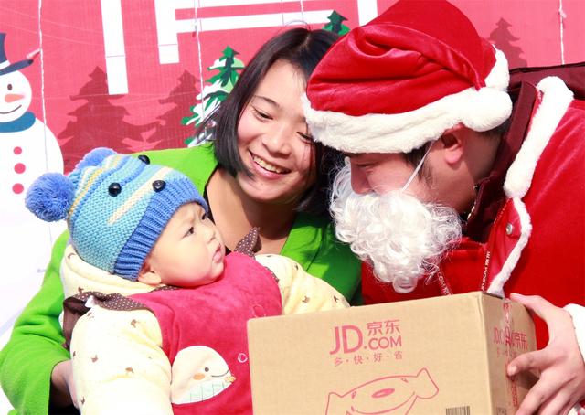 京东圣诞促销开启 圣诞老人送货上门服务