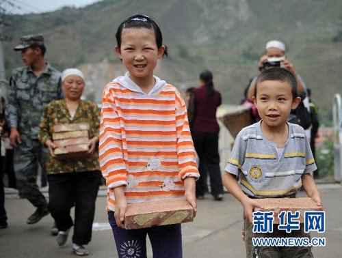 舟曲图文故事:一纸作文带来的牵挂_教育_腾讯