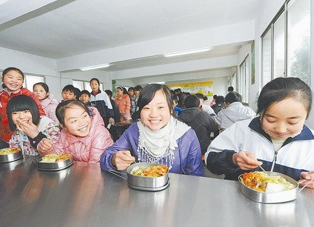 四川农村学生将吃上 营养餐 117县先试点(图)