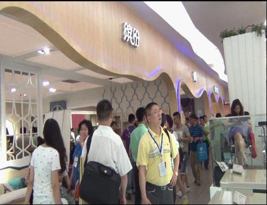 变色龙家私成都家具展倍受经销商和消费者关注 高清图片