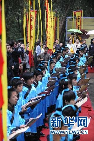 襄樊百万学子齐诵诸葛亮《诫子书》创吉尼斯纪