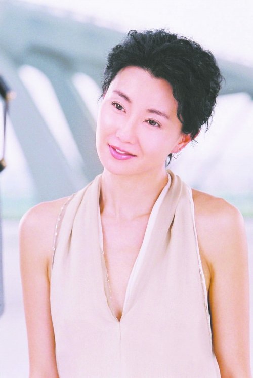 46岁张曼玉不怕老化身<em>性感维纳斯女神</em>_大成网