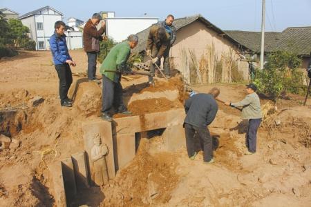泸县村民修房子 意外挖出南宋古墓