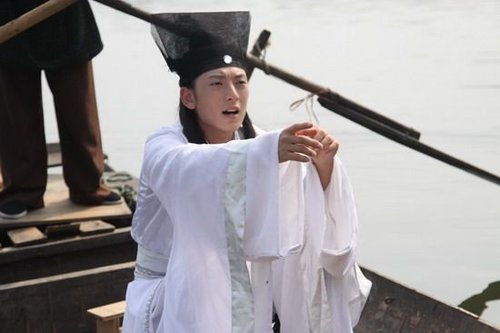 快男陈翔触电古装片男扮女装 书生造型首度曝